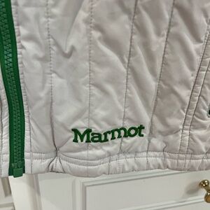 Marmot Off-White/Cream Jacket with Green Accents | Women’s Medium